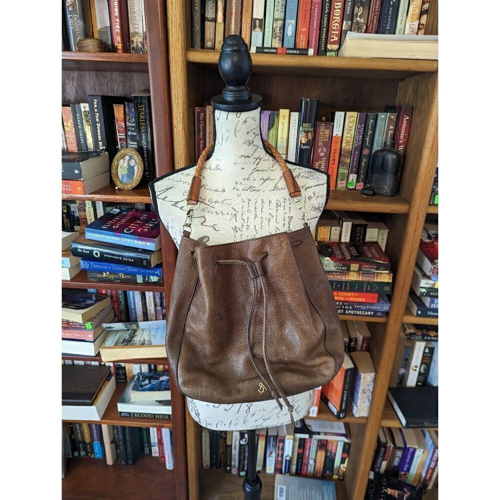 SA santamaro le marche leather bucket bag and attached wallet euc